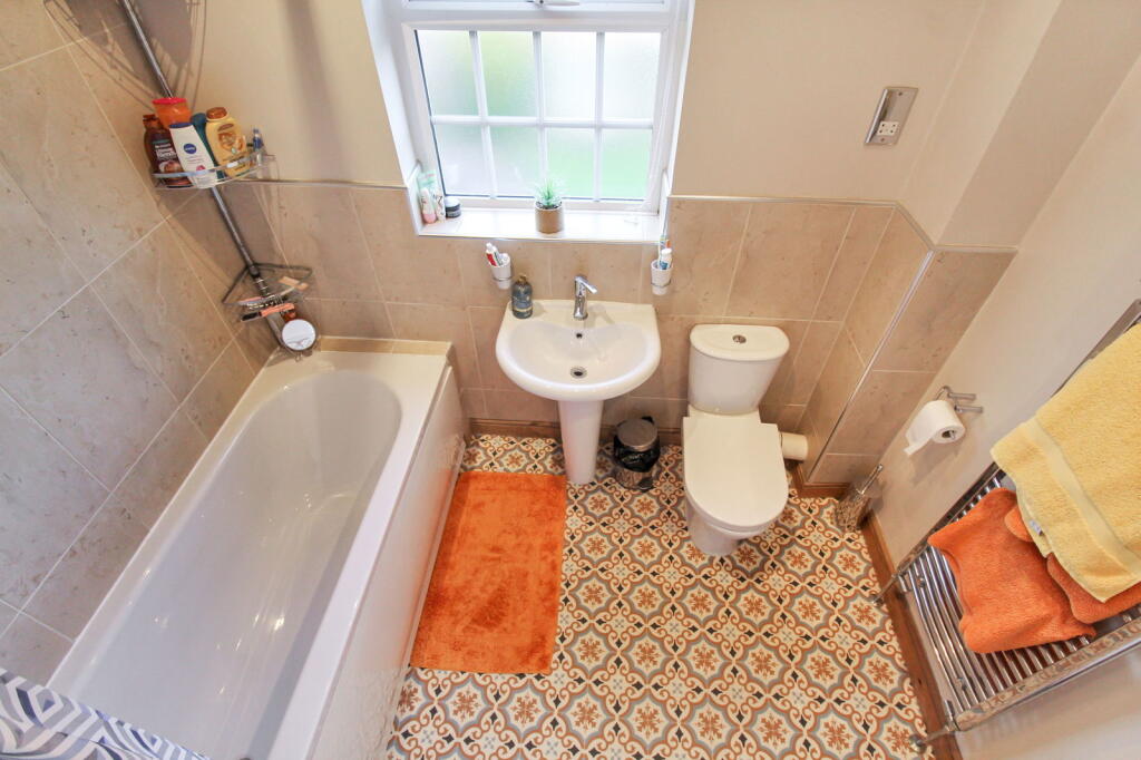 Additional property image - Lochmaben Close, Holmes Chapel