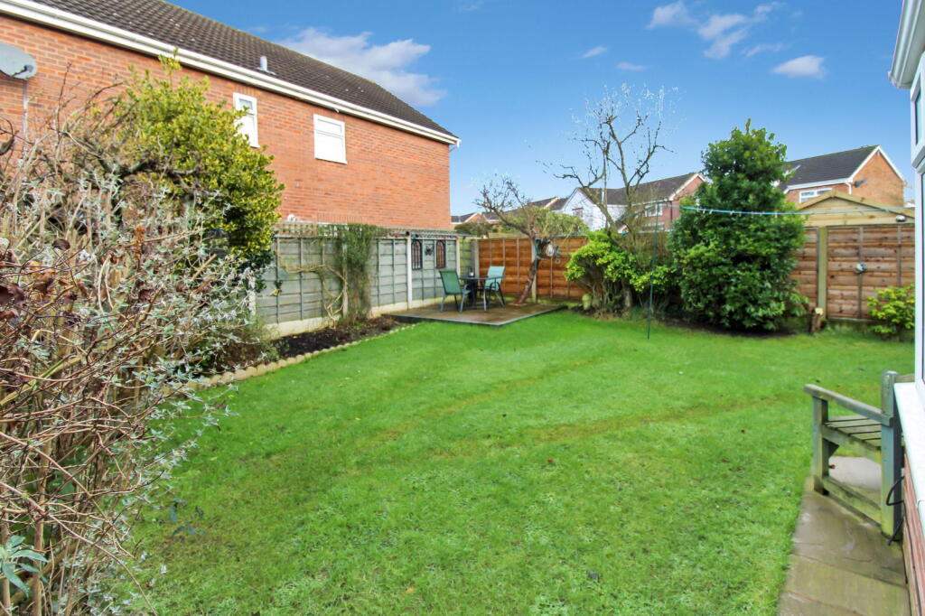 Additional property image - Lochmaben Close, Holmes Chapel