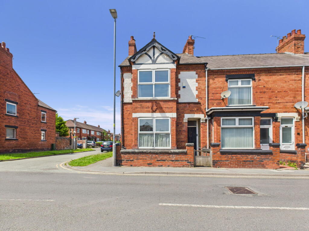 3 bedroom end of terrace house