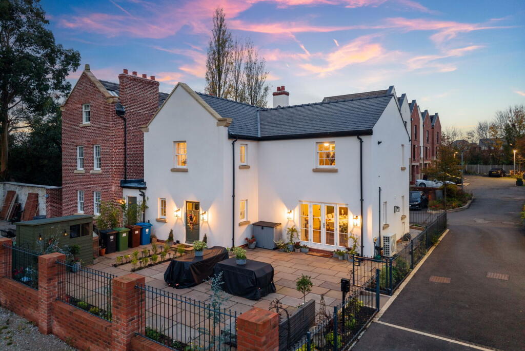 Main image of property: Chaddock Hall Drive, Worsley, Manchester, M28 1FD