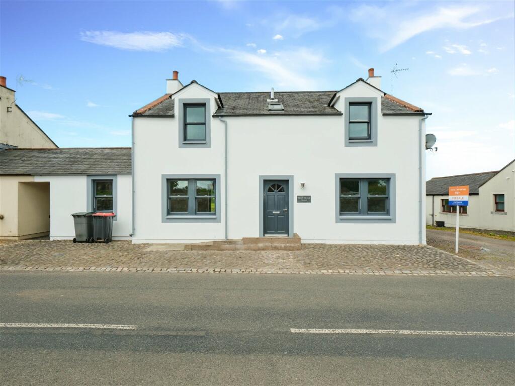 4 bedroom link detached house for sale in Main Road, Kirkton, Dumfries