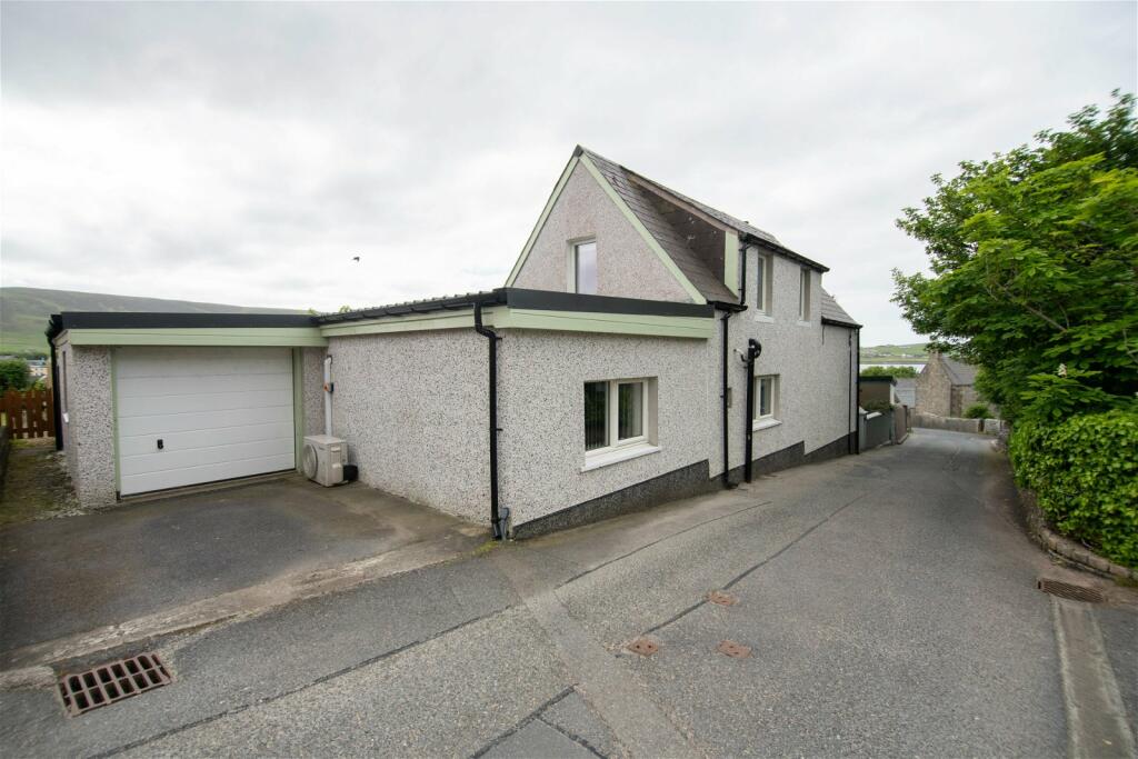 3 bedroom detached house for sale in Hillside Road, Scalloway, Shetland