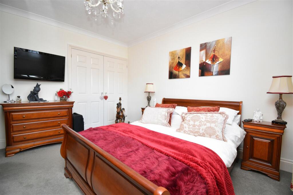 3 bedroom flat for sale in Epple Bay Avenue, Birchington, CT7 9HR, CT7