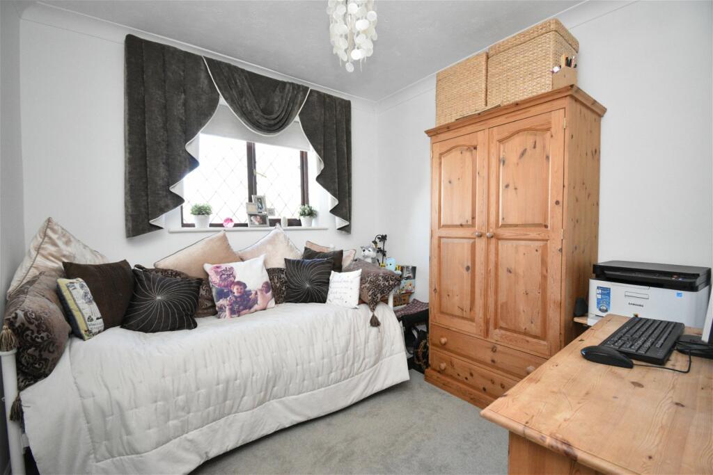 3 bedroom flat for sale in Epple Bay Avenue, Birchington, CT7 9HR, CT7