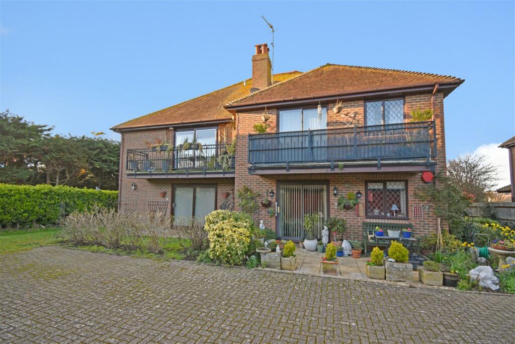 3 bedroom flat for sale in Epple Bay Avenue, Birchington, CT7 9HR, CT7