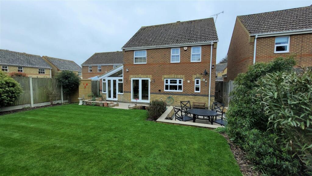 4 bedroom detached house for sale in Richardson Way, Cliffsend