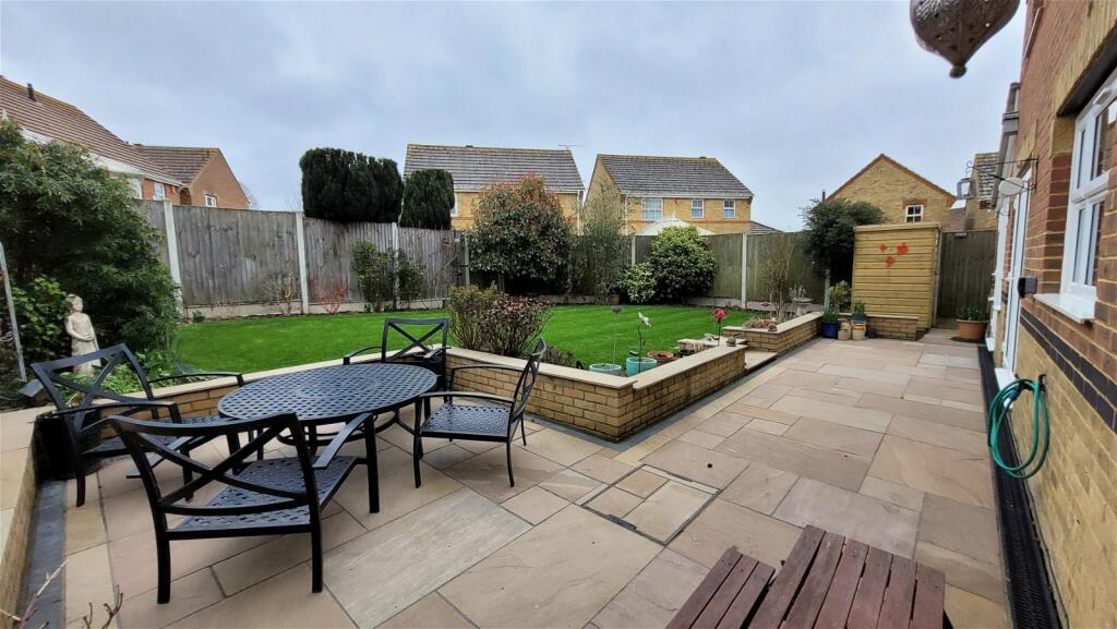 4 bedroom detached house for sale in Richardson Way, Cliffsend