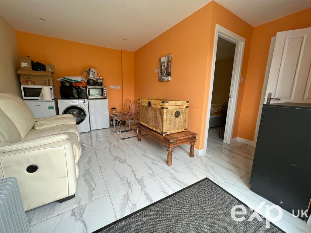 2 bedroom semidetached bungalow for sale in Whitepost Lane, Meopham