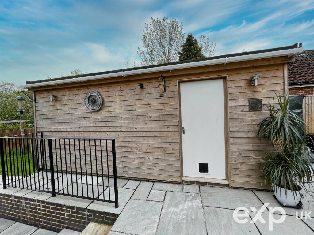 2 bedroom semidetached bungalow for sale in Whitepost Lane, Meopham