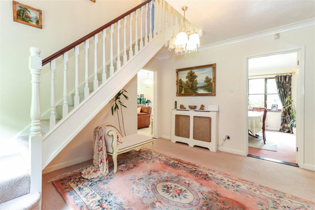5 bedroom detached house for sale in Daws Hill Lane, High HP11