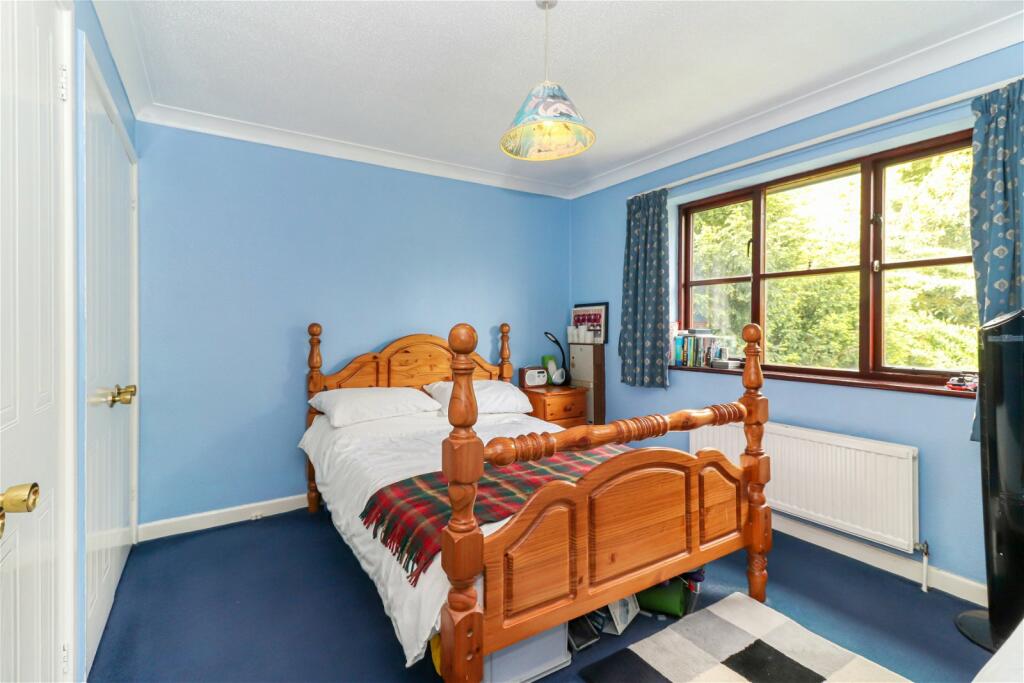 5 bedroom detached house for sale in Daws Hill Lane, High HP11