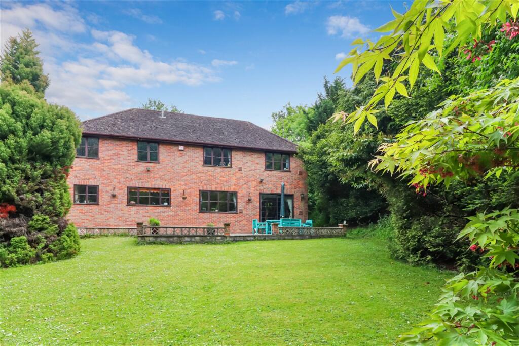 5 bedroom detached house for sale in Daws Hill Lane, High HP11