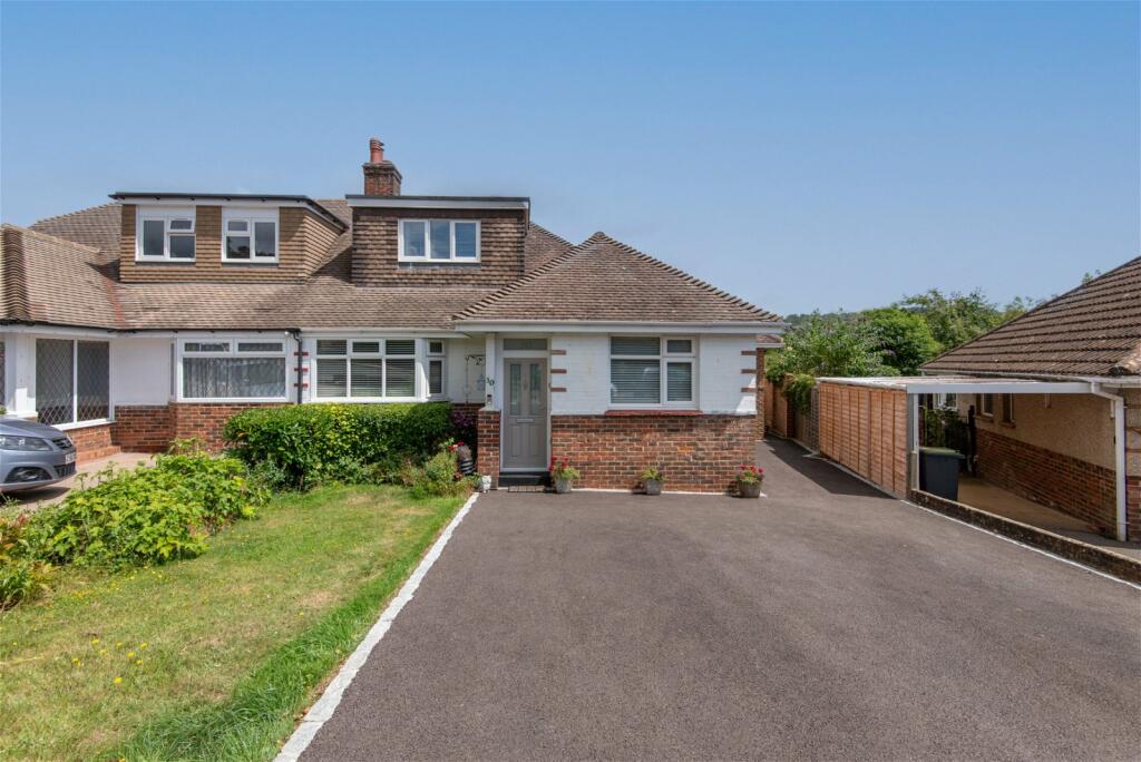 4 bedroom semidetached house for sale in **Self Contained Annex** Vale