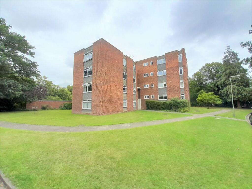 2 bedroom flat for sale in Church Road, Frimley, Camberley, GU16 7AB, GU16