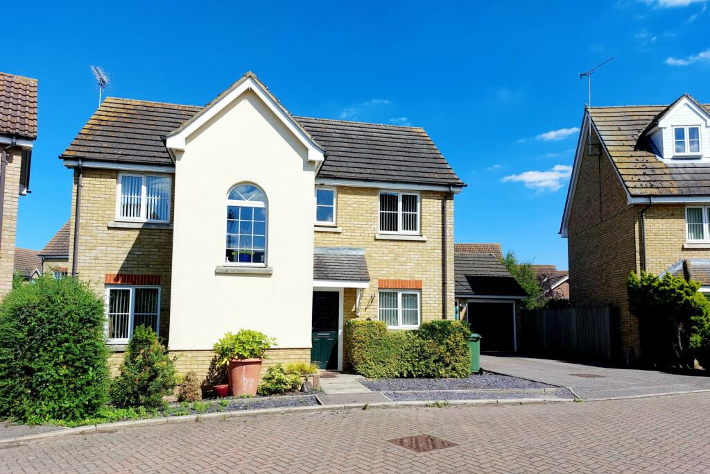 4 bedroom detached house for sale in Elm Tree Avenue, Iwade