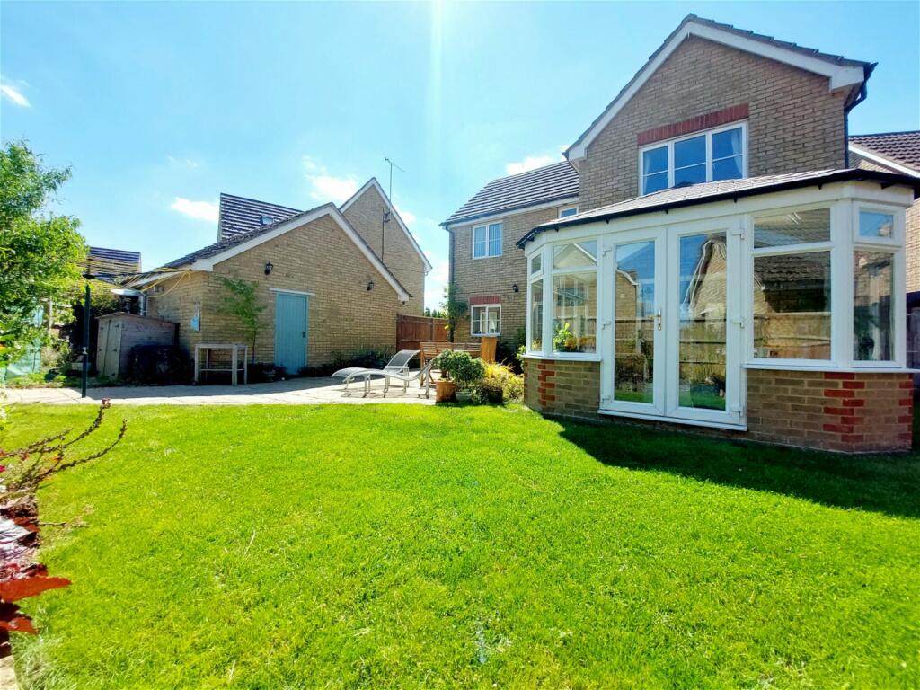 4 bedroom detached house for sale in Elm Tree Avenue, Iwade
