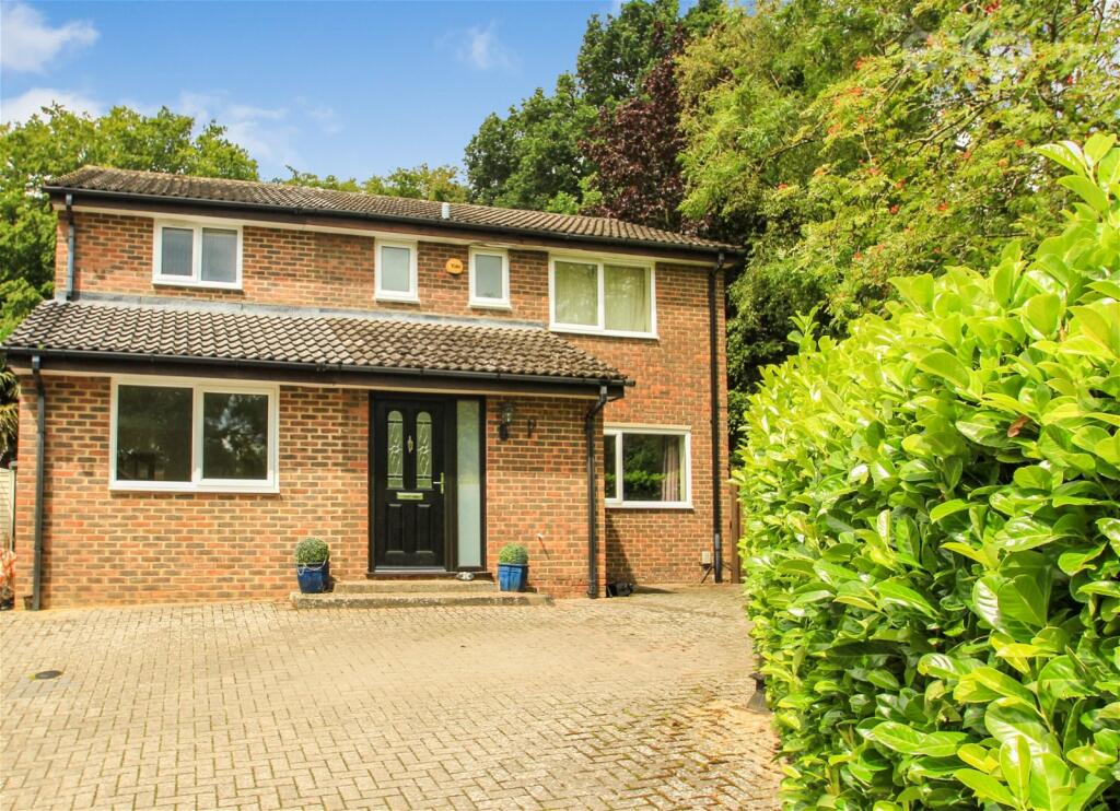 4 bedroom detached house for sale in Redhill Wood, New Ash Green, DA3