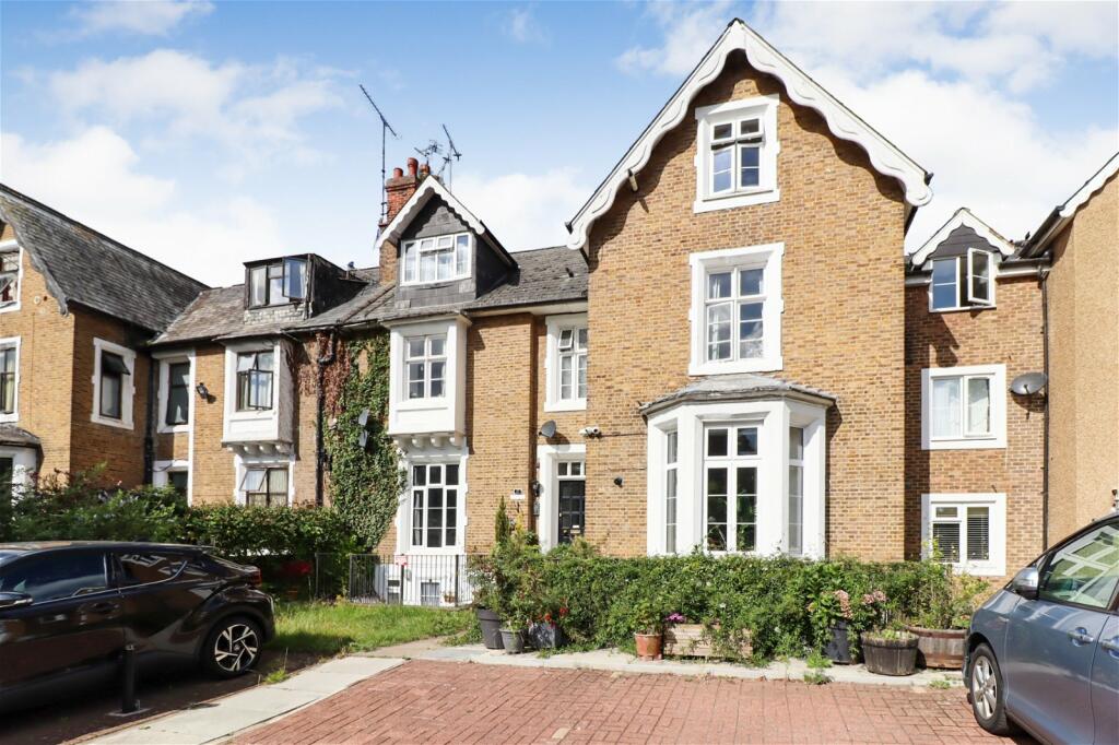 1 bedroom apartment for sale in Upton Park, Slough, SL1