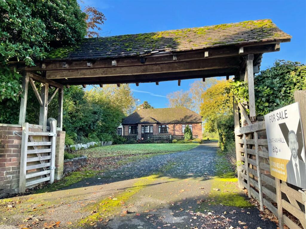 5 bedroom detached bungalow for sale in Borough Green, Sevenoaks, TN15