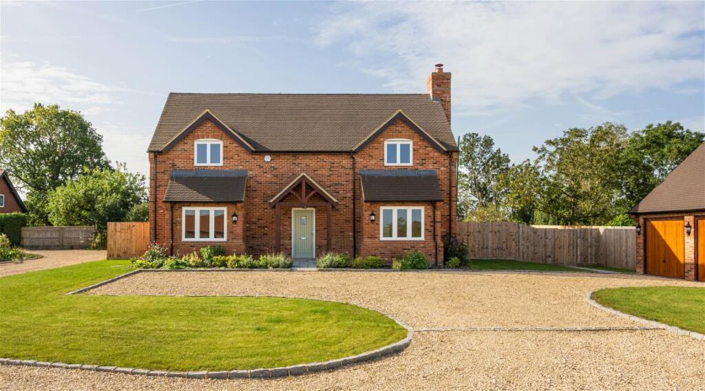 4 bedroom detached house for sale in The Colt House, Weedon Hill, Aylesbury, HP22 4DP, HP22