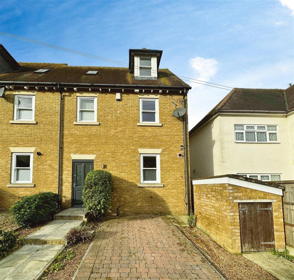 3 bedroom town house for sale in St. Margarets Street, Rochester, ME1
