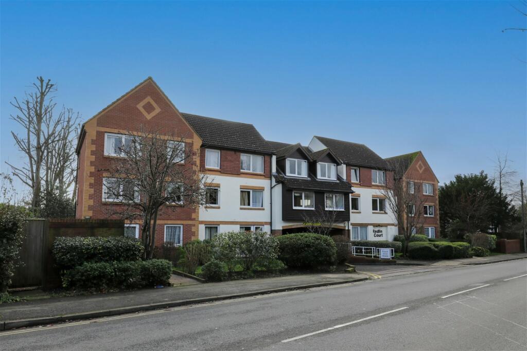 1 bedroom retirement property for sale in Linkfield Lane, Redhill, RH1