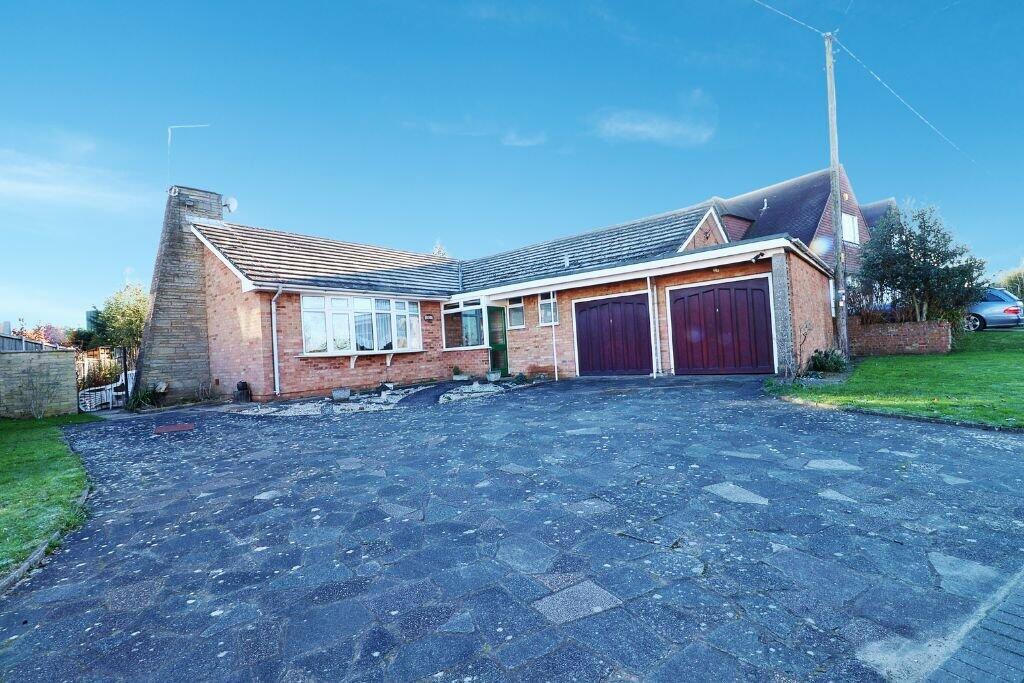 3 bedroom detached bungalow for sale in Nine Ashes Road, Stondon Massey