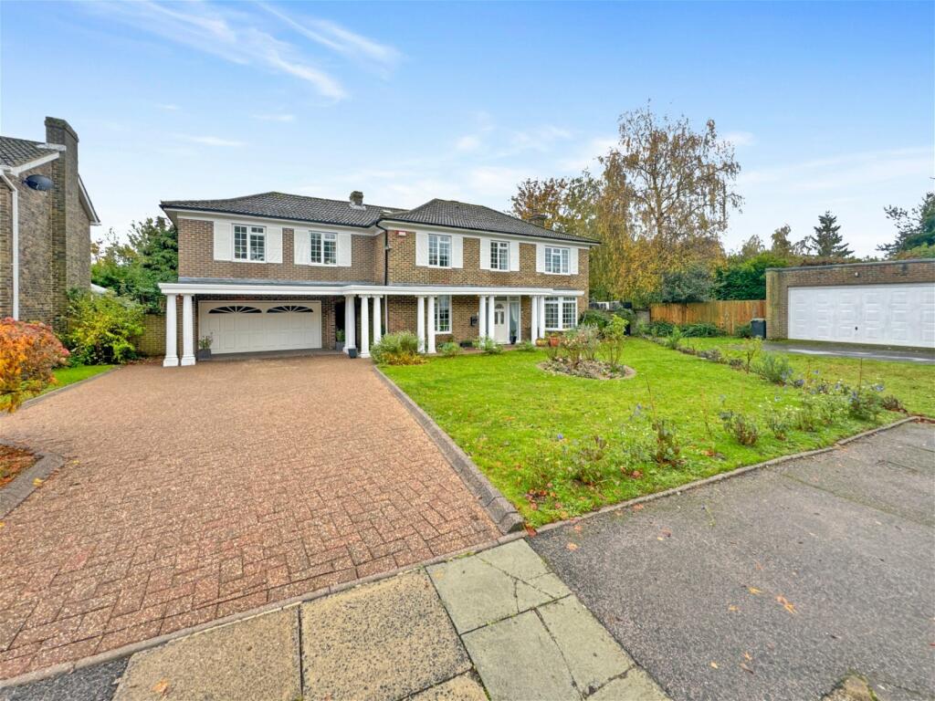 5 bedroom detached house for sale in Harkness Drive, Canterbury, Kent, CT2 7RW, CT2