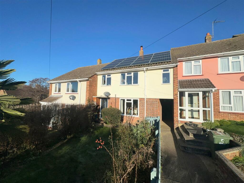 3 bedroom terraced house for sale in Highfields, Great Yeldham