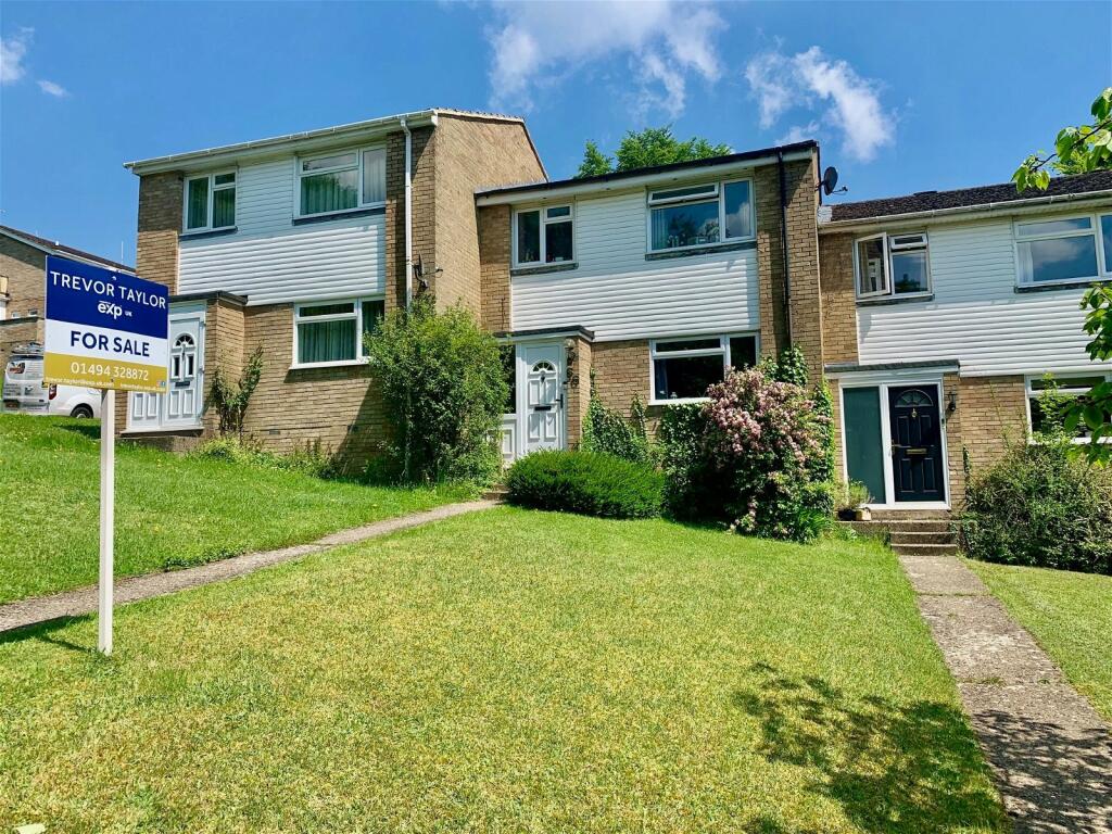 3 bedroom terraced house for sale in Pheasant Drive, Downley, High