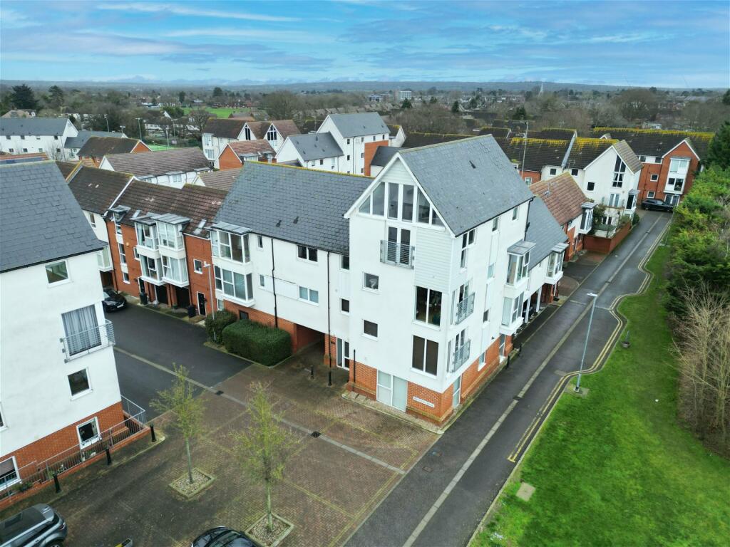 2 bedroom apartment for sale in Montfort Drive, Chelmsford, CM2 9FN, CM2
