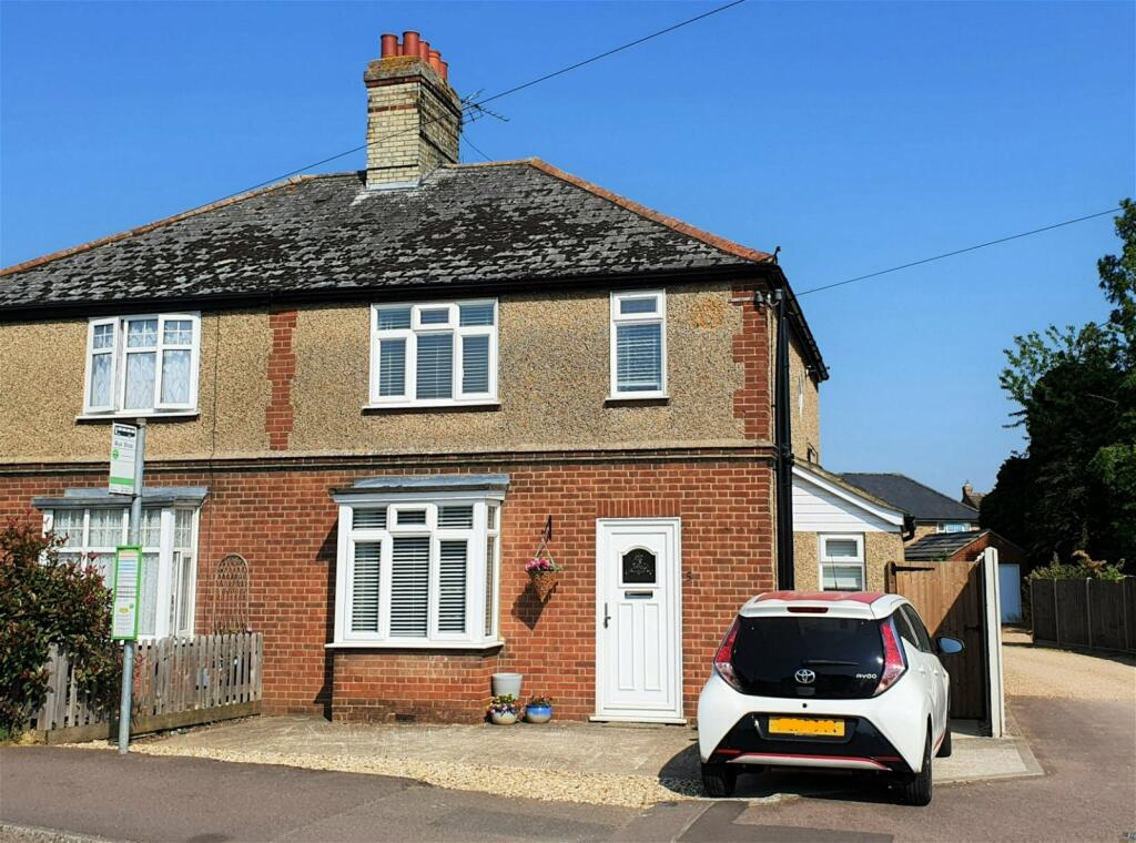 3 bedroom semidetached house for sale in Regent Street, Stotfold