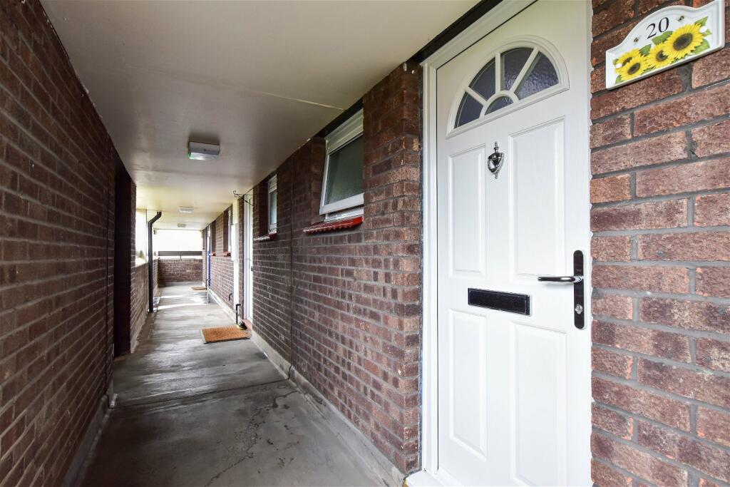 2 bedroom flat for sale in Fearney Mead, Mill End, Rickmansworth, WD3