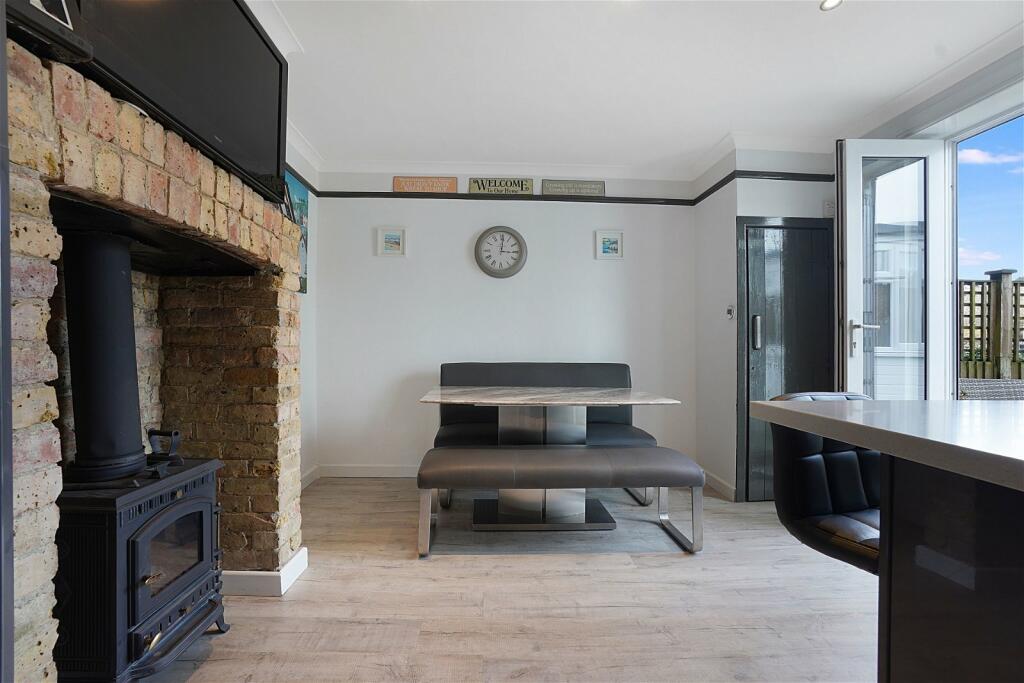 3 bedroom semidetached house for sale in Dymchurch Road, Hythe, Kent CT21