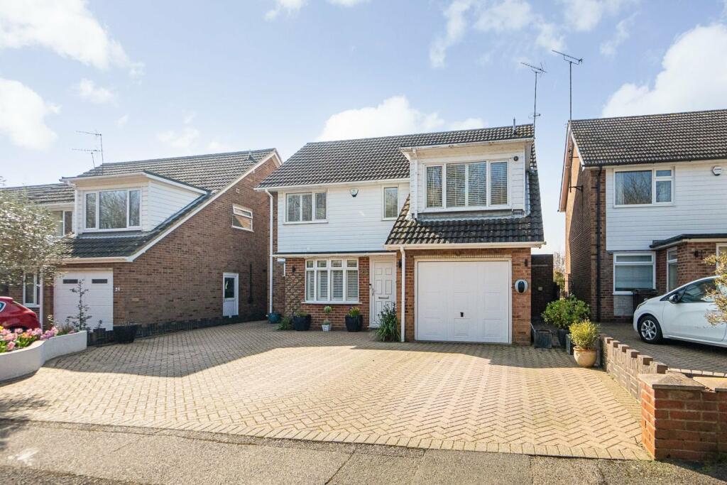 4 bedroom detached house for sale in Housefield, Willesborough, Ashford