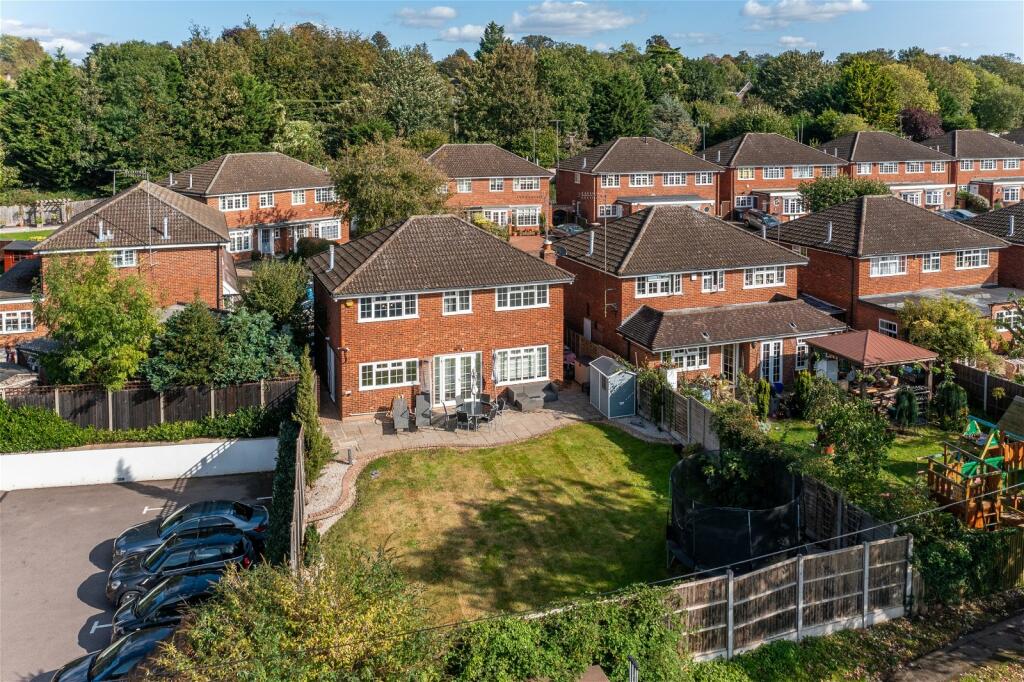 4 bedroom detached house for sale in The Maltings, Hunton Bridge, Kings