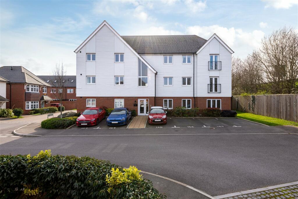 2 bedroom flat for sale in Vellum Drive, Sittingbourne, ME10 5BD, ME10