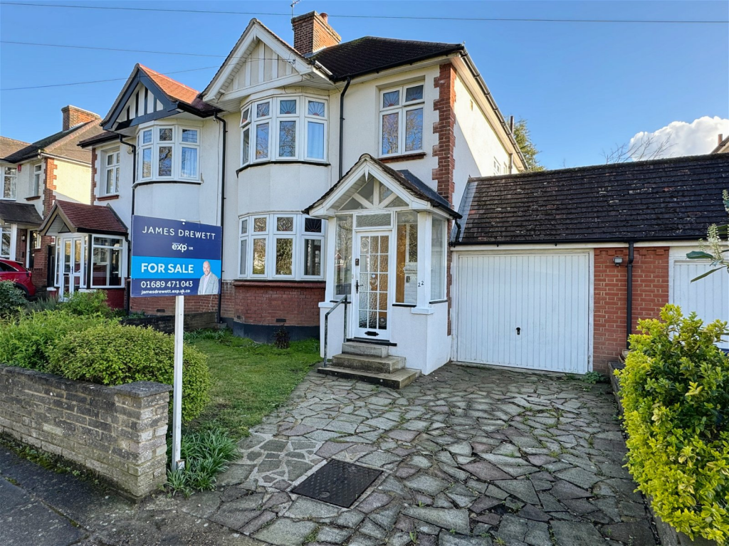 3 bedroom semidetached house for sale in Spur Road, Orpington, BR6 0QL