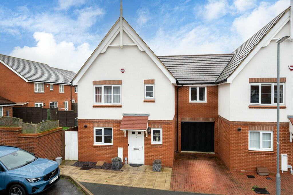4 bedroom semidetached house for sale in Offord Grove, Leavesden