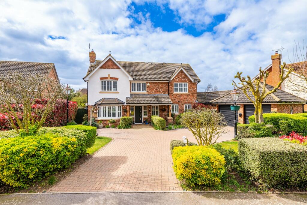 4 bedroom detached house for sale in Court Tree Drive, Eastchurch, Sheerness, ME12 4TR, ME12