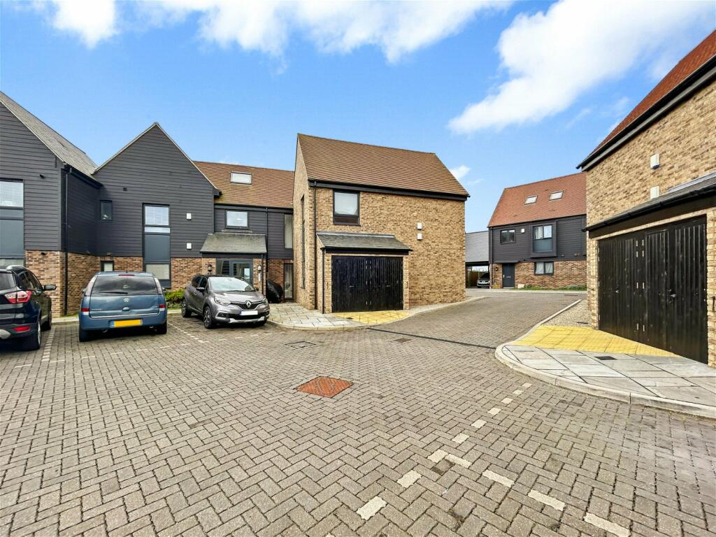 2 bedroom ground floor flat for sale in Roman Way, Garlinge, Margate