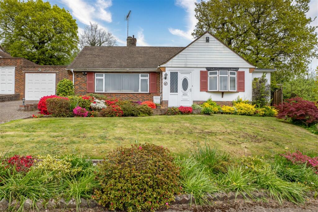 3 bedroom detached house for sale in Oaklands Road, Hawkhurst