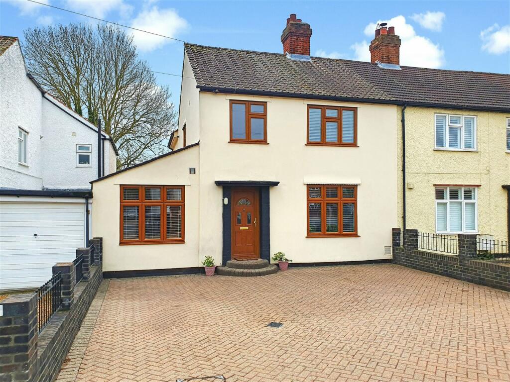 4 bedroom semidetached house for sale in Station Road, Lower Stondon