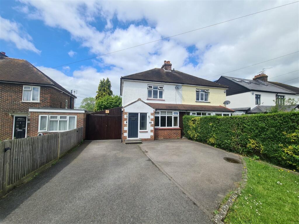 3 bedroom semidetached house for sale in Lunsford Lane, Larkfield, ME20