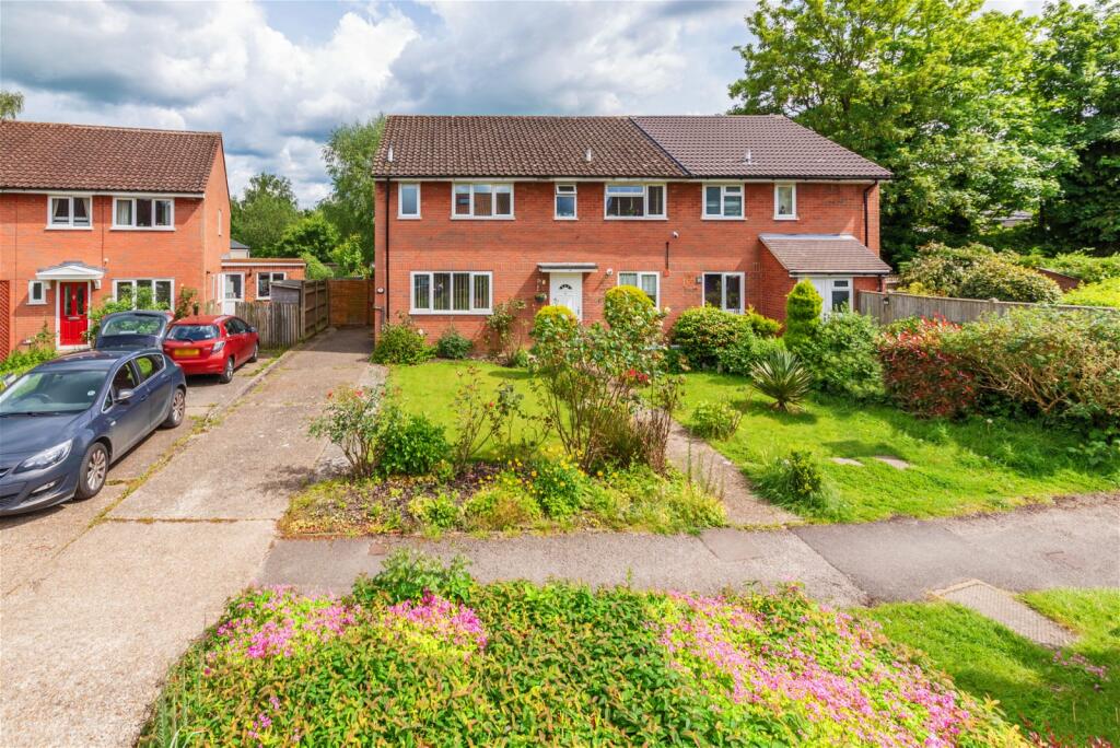 2 bedroom end of terrace house for sale in Andrew Road, Tunbridge Wells