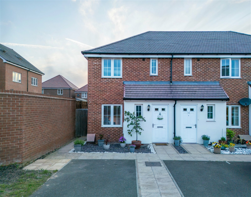 2 bedroom end of terrace house for sale in Maddocks Close, Paddock Wood