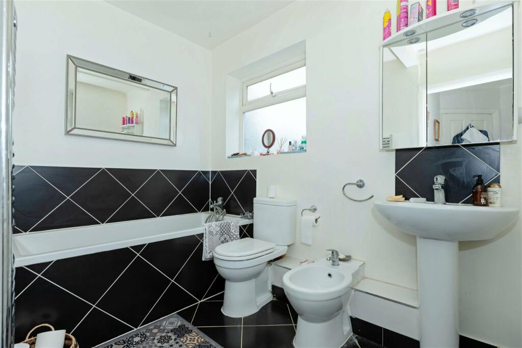 Additional property image - Marine Crescent, Goring-by-Sea, Worthing, West Sussex, BN12