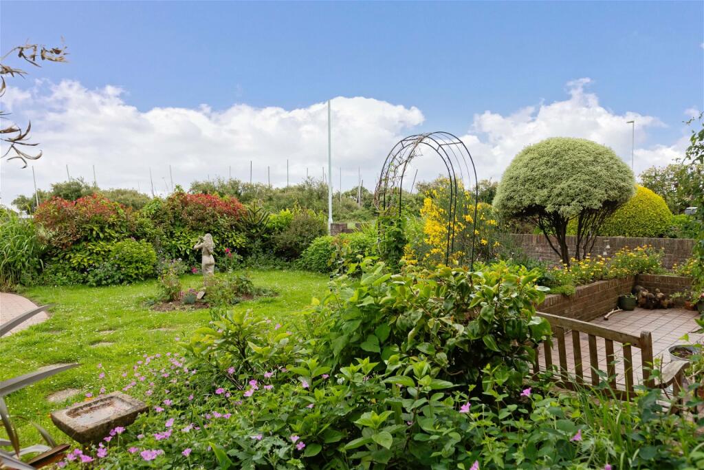 Additional property image - Marine Crescent, Goring-by-Sea, Worthing, West Sussex, BN12