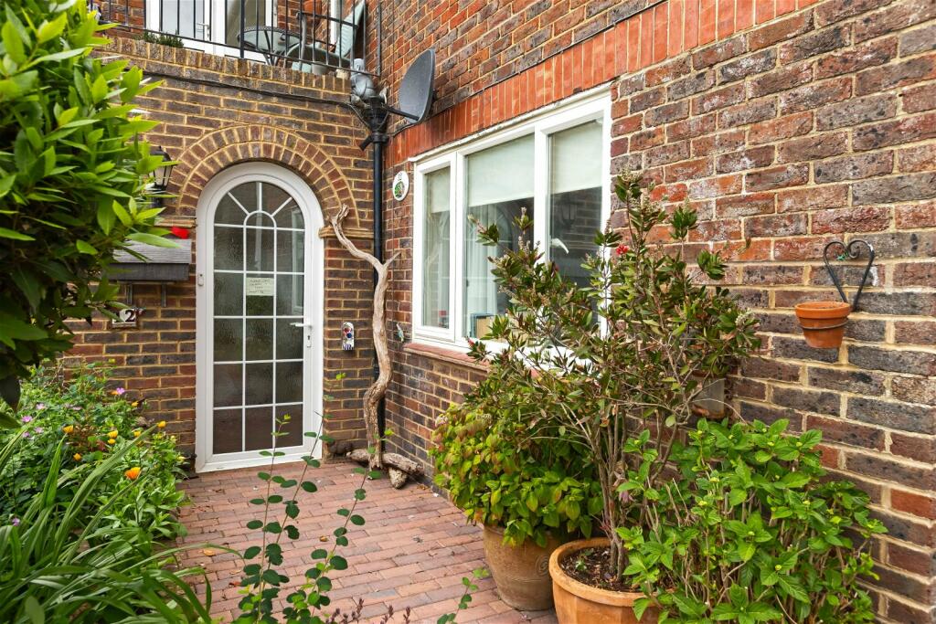 Additional property image - Marine Crescent, Goring-by-Sea, Worthing, West Sussex, BN12
