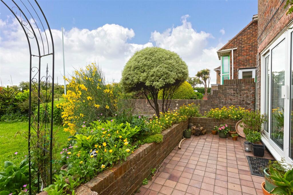 Additional property image - Marine Crescent, Goring-by-Sea, Worthing, West Sussex, BN12